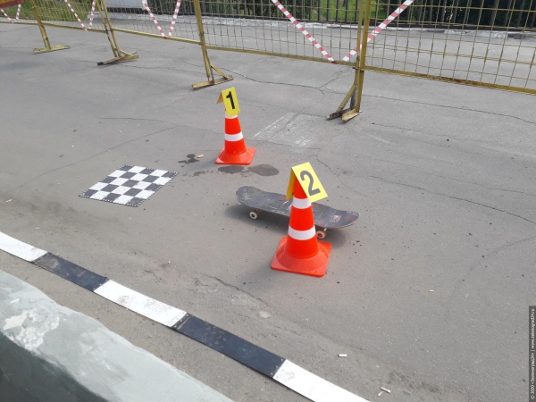 Мотоциклист сбил ребенка на скейте на мосту возле хосписа