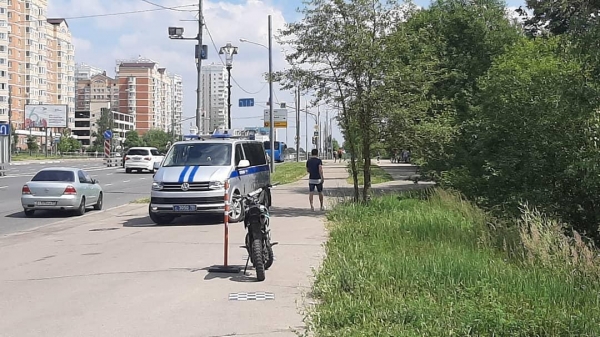 Мотоциклист сбил ребенка на скейте на мосту возле хосписа