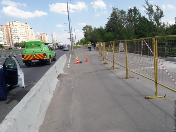 Мотоциклист сбил ребенка на скейте на мосту возле хосписа