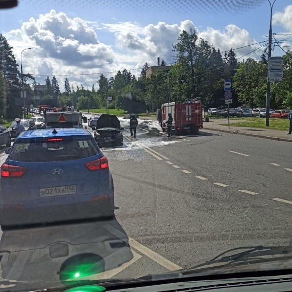 Два автомобиля в течение суток загорелись в Зеленограде