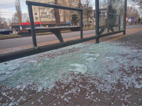 В Зеленограде автомобиль врезался в остановку