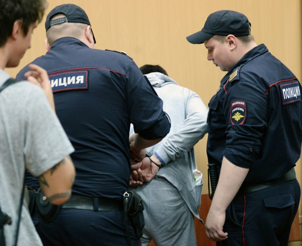 В зеленоградской школе мужчина устроил погром