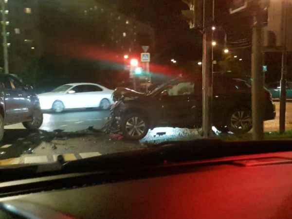 Таксист устроил серьезное ДТП на Сосновой аллее