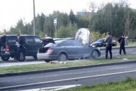 «Мерседес» загорелся на ходу на Кутузовском шоссе