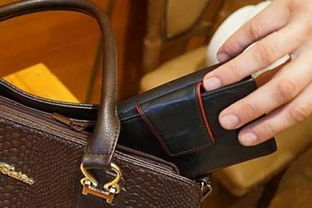 У пожилой покупательницы «Пятерочки» из сумки украли деньги и паспорт