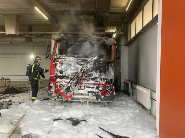 Самосвал сгорел в автосервисе в Восточной промзоне Зеленограда
