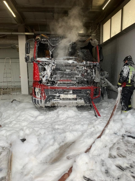 Самосвал сгорел в автосервисе в Восточной промзоне Зеленограда