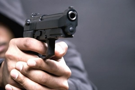 В Зеленограде пьяный парень угрожал подросткам пистолетом