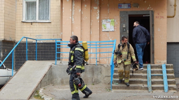 В 14-м микрорайоне загорелась подсобка в жилом доме
