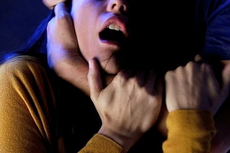 В Зеленограде пьяный мужчина избил девушку и угрожал убийством