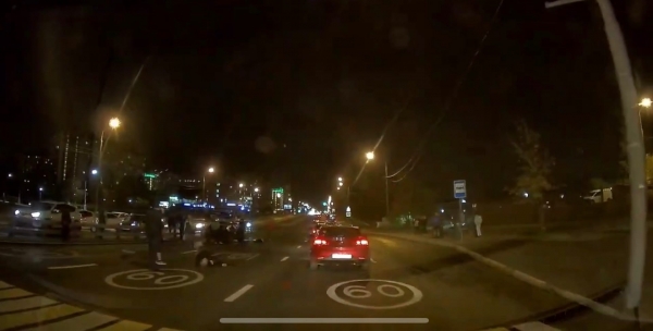 Автомобиль сбил двух пешеходов в новой части Зеленограда