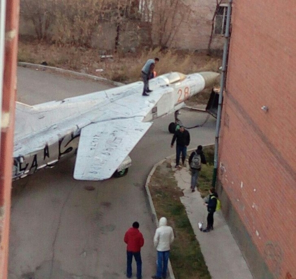 18 загадочных фотографий, каждая из которых имеет свою историю, но об этом, к сожалению, вряд ли когда-то станет известно