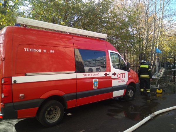 В Южной промзоне Зеленограда сгорело производственное помещение