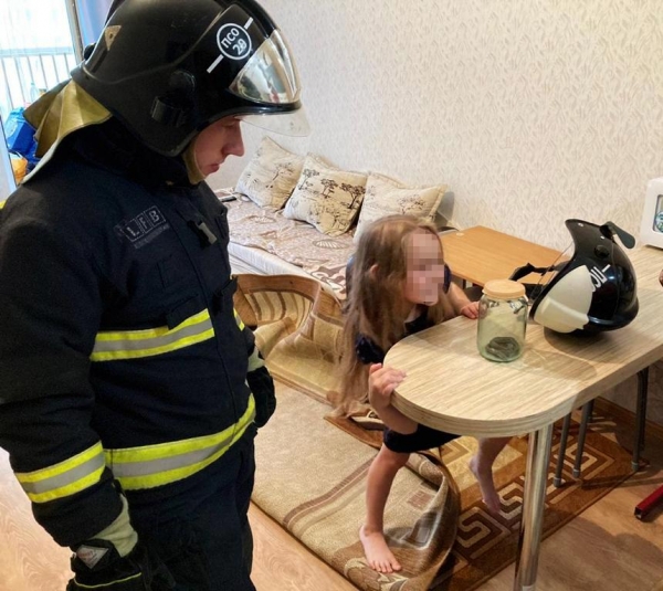 Спасатели поймали змею на балконе квартиры в Голубом