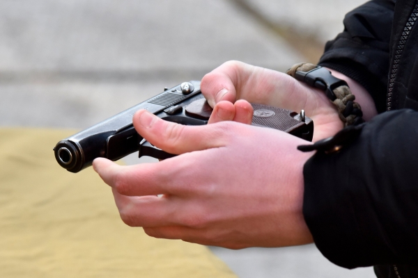 В Зеленограде приезжий угрожал подросткам пистолетом
