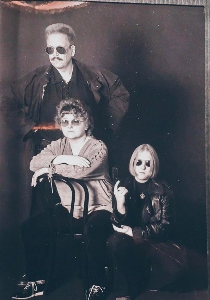 20 неудачных фотографий людей, сделанных в юности, за которые сейчас им неловко
