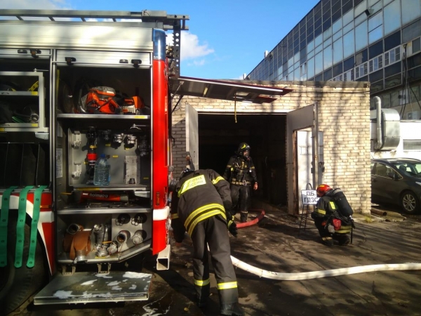 В Южной промзоне Зеленограда сгорело производственное помещение