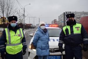 Инспекторы ОР ДПС ГИБДД вместе с общественником проверили зеленоградских водителей