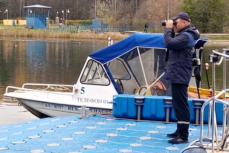 Пенсионерку спасли на берегу Школьного озера в Зеленограде