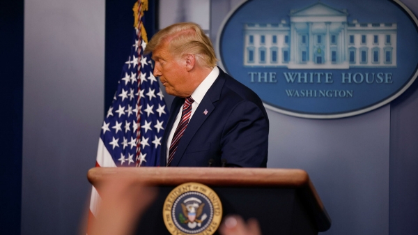 Советник президента Ирана назвал Трампа подлецом