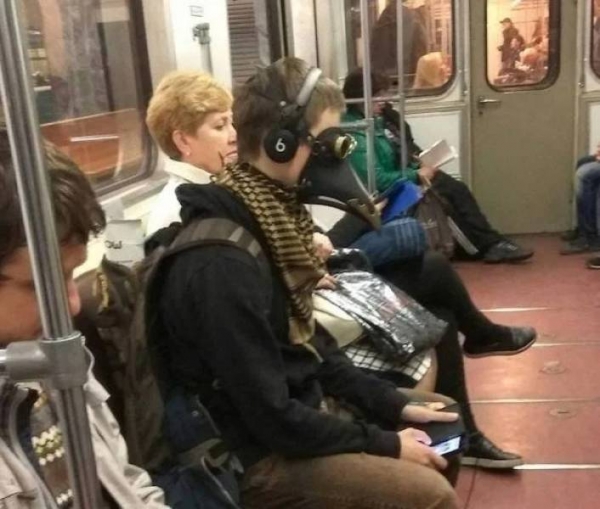 20 чудаковатых пассажиров метро, глядя на которых непонятно куда ты попал