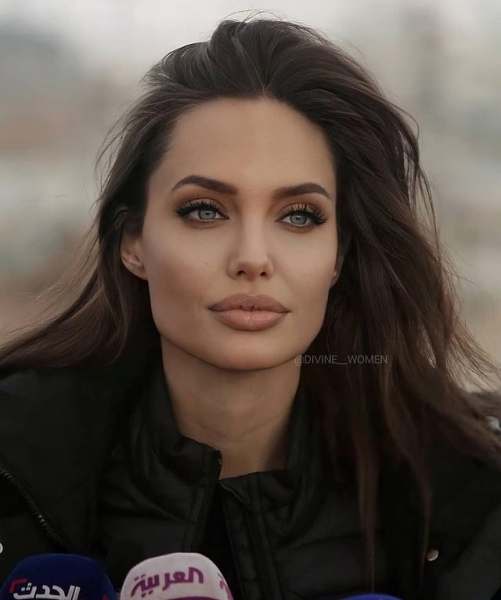 В Инстаграме фотошопят звёзд до неузнаваемости и под раздачу попали даже те, кто и так выглядит отлично