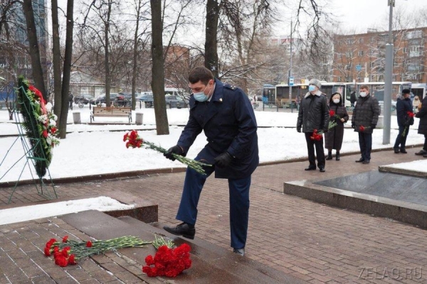 Накануне Дня начала контрнаступления в битве под Москвой префект Зеленограда возложил венки и цветы к памятным местам боевой славы