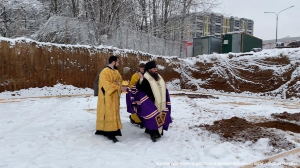 На месте строительства храма в Зеленограде освятили закладной камень