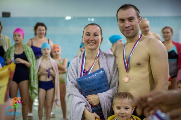 В Зеленограде провели соревнования спортивных семей «Водные старты»