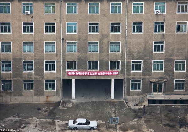 20 запрещенных снимков Эрика Лаффорга, сделанных в Северной Корее скрытой камерой в то время, когда он посещал закрытую страну