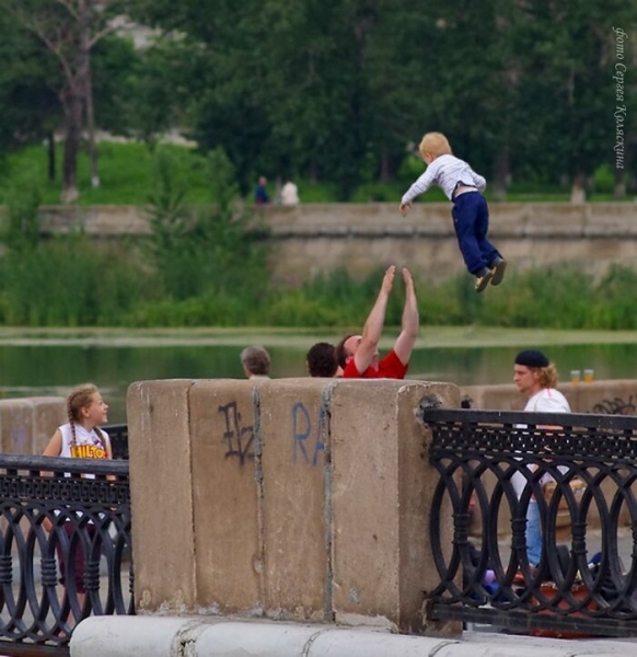 Фотограф из Челябинска показывает повседневность России с честной и неожиданной стороны