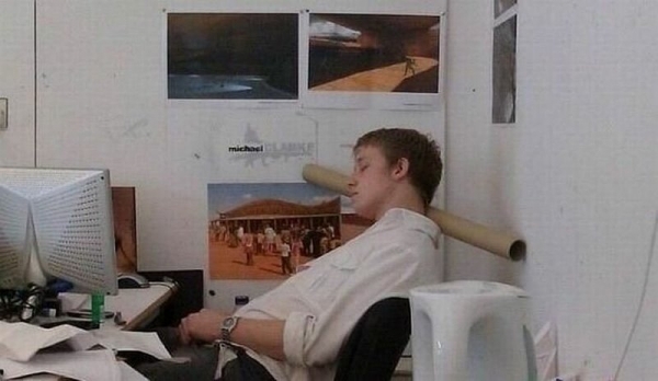 Возможно и вы здесь есть: спящие работники, застуканные на рабочем месте