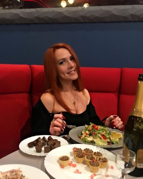 Самые роскошные девушки новогодних корпоративов, которые уже проводили 2020 год