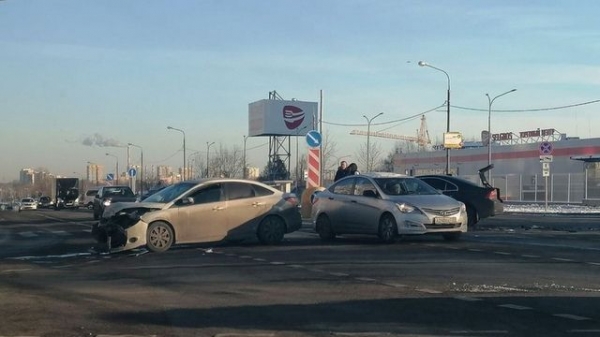 В Зеленограде под колёсами автомобилей оказались две 79-летние женщины