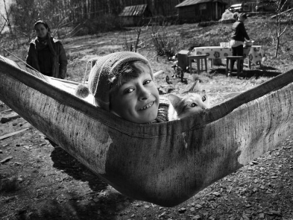 Фотограф из Челябинска показывает повседневность России с честной и неожиданной стороны