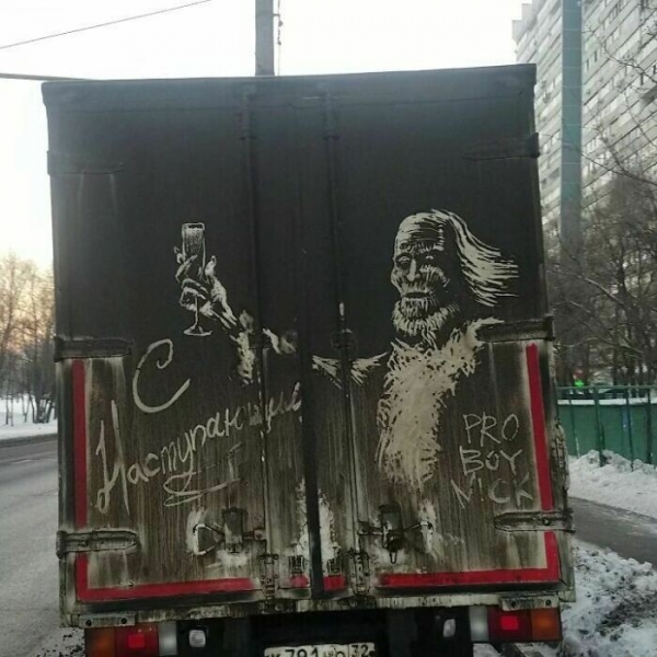 Рисунки на грязных грузовиках: 36 крутых работ Никиты Голубева