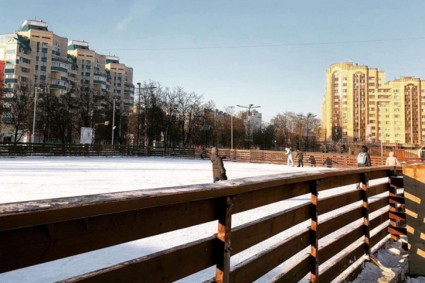 Вечером 25 января каток на площади Юности приостановит работу на два часа