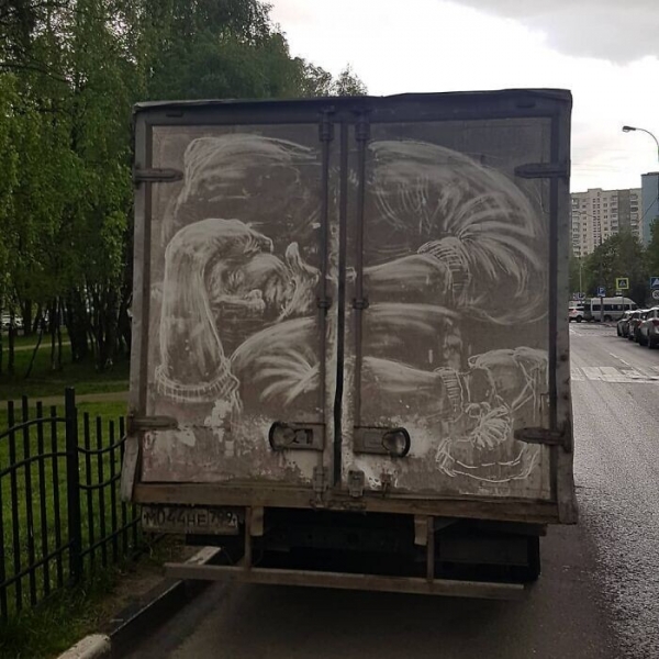 Рисунки на грязных грузовиках: 36 крутых работ Никиты Голубева