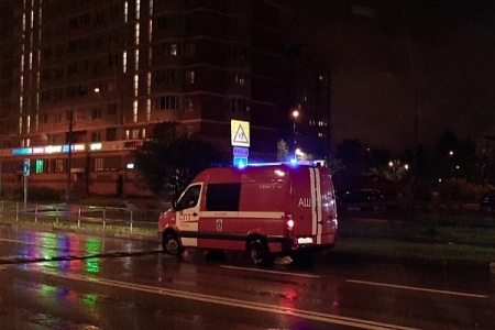Шкаф загорелся в квартире из-за стоявших на нем свечек