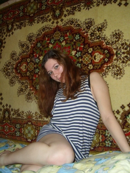14 красавиц, у которых любимое место для фотосессии это мягкие диваны и ковры