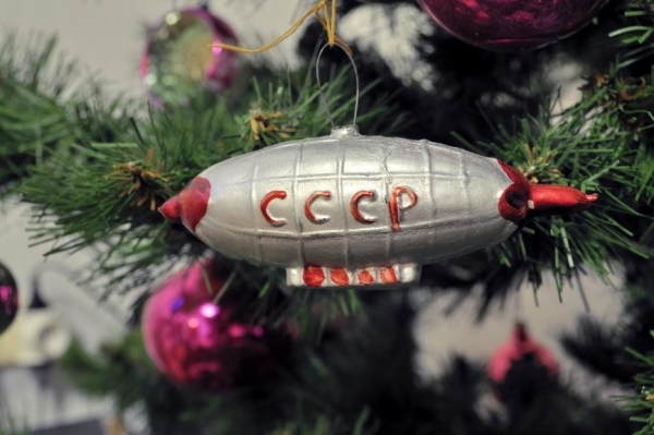 20 ёлочных игрушек, которые вы, возможно, выбросили бы, но они стоят кучу денег