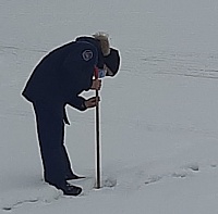 На водоемах Зеленограда плотный лед