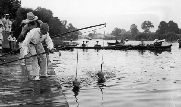 16 фотографий воспитания детей из прошлого, которое сегодня вызвало бы настоящий скандал