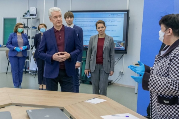 Собянин обсудил с учителями перспективы «цифрового репетиторства» в МЭШ