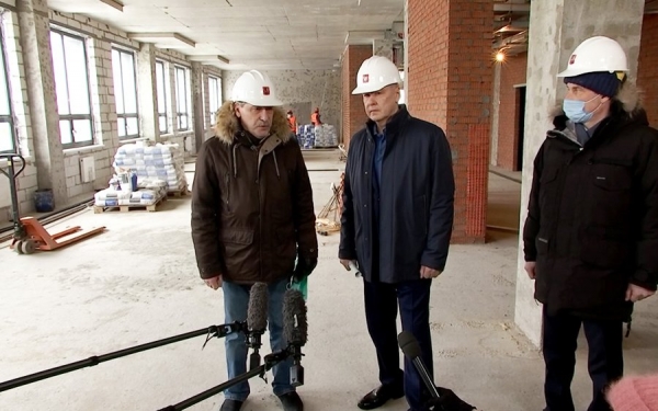 Собянин осмотрел строительство учебного корпуса школы в Южном Бутове