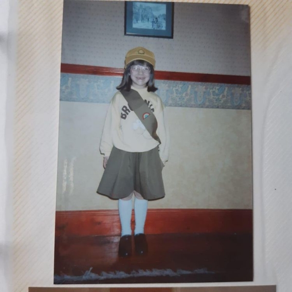 18 детей, которые уже «родились взрослыми», и, кажется, они уже знают, что такое ипотека и декрет