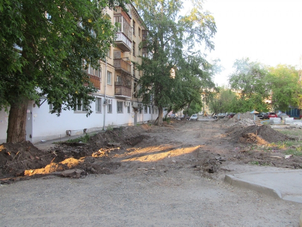 В 9-микрорайоне жители лишились большой парковки
