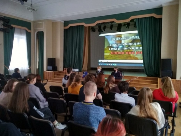 Полиция Зеленограда провела профилактические беседы с подростками 