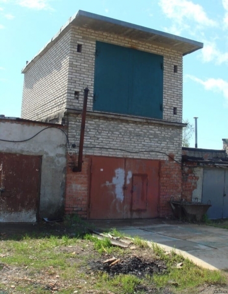 Царь-гаражи и другие необычные и незаконные постройки, в которых живут люди