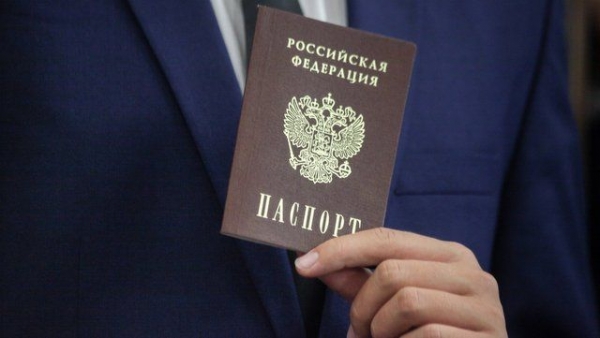 В Зеленограде задержали мужчину, который вклеил в чужой паспорт своё фото и оформил кредит на 80 тысяч рублей